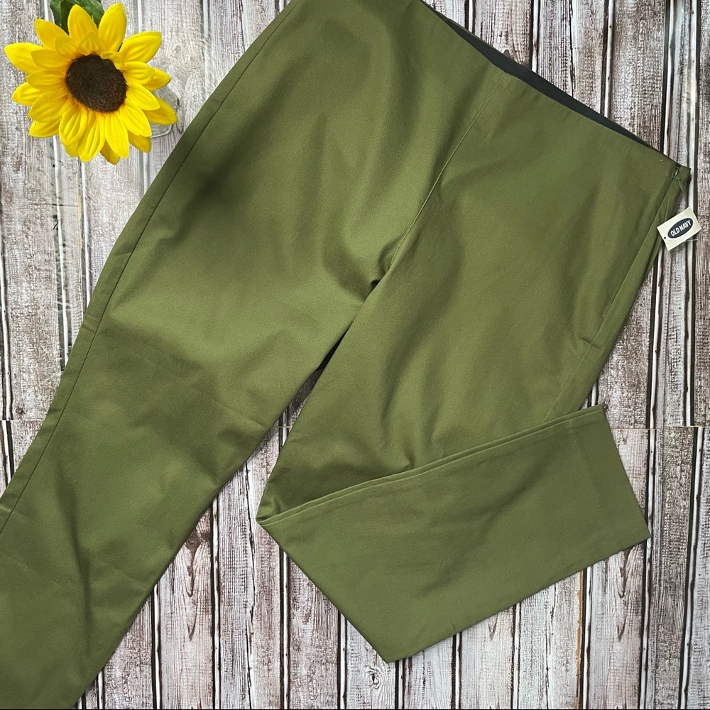 Old Navy olive green pants NWT size 14